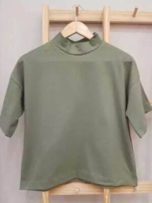 REMERA CUELLO POLERA M/C EN VERDE MILITAR
