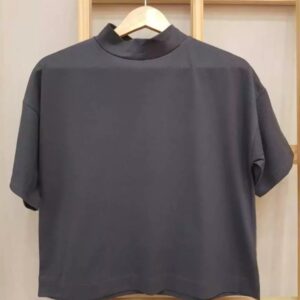 REMERA CUELLO POLERA M/C EN GRIS OSCURO